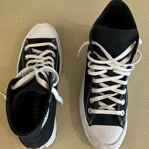 Converse night top sneakers. Excellent condition. Worn 2 times